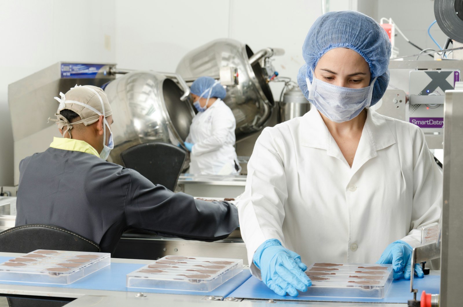 Acoustic quality control in food processing: corn extrusion